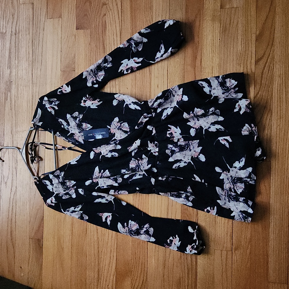 New dark navy floral romper in juniors size M ( or Women's Small)